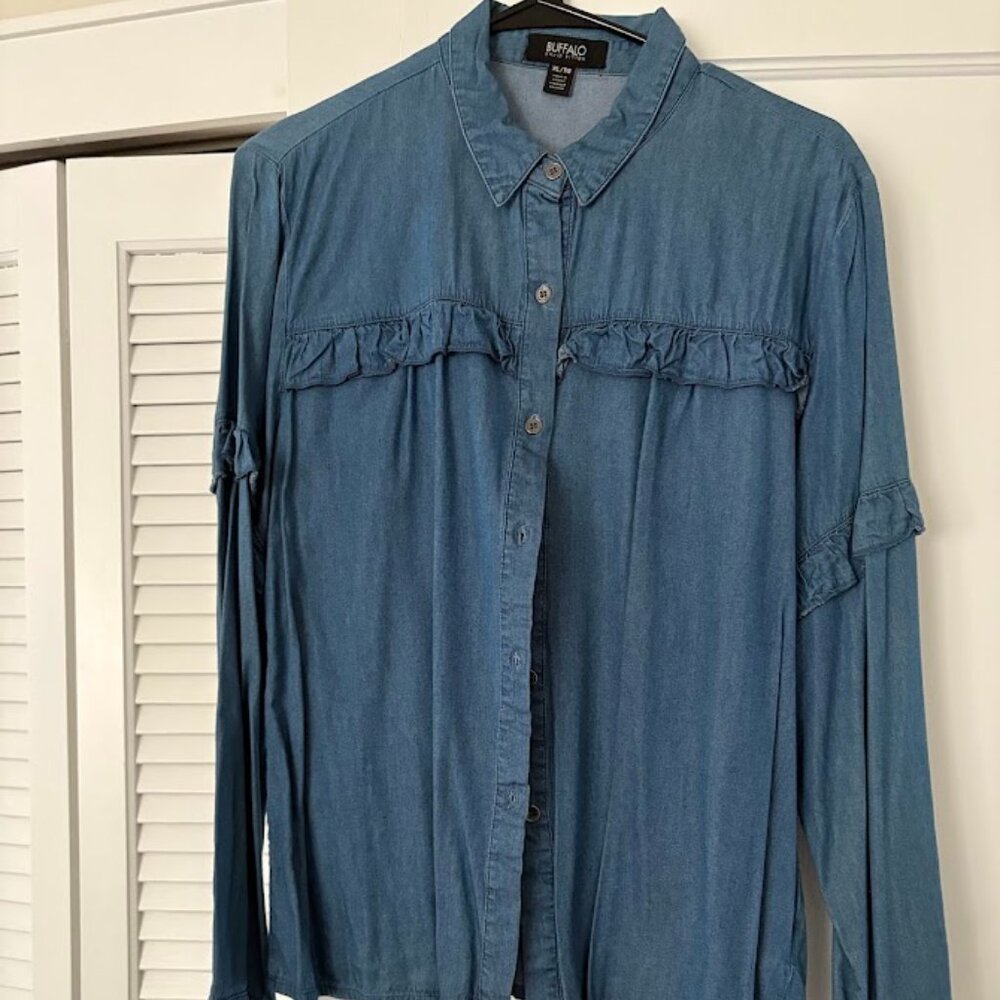 Buffalo Tula Ruffled Denim Top